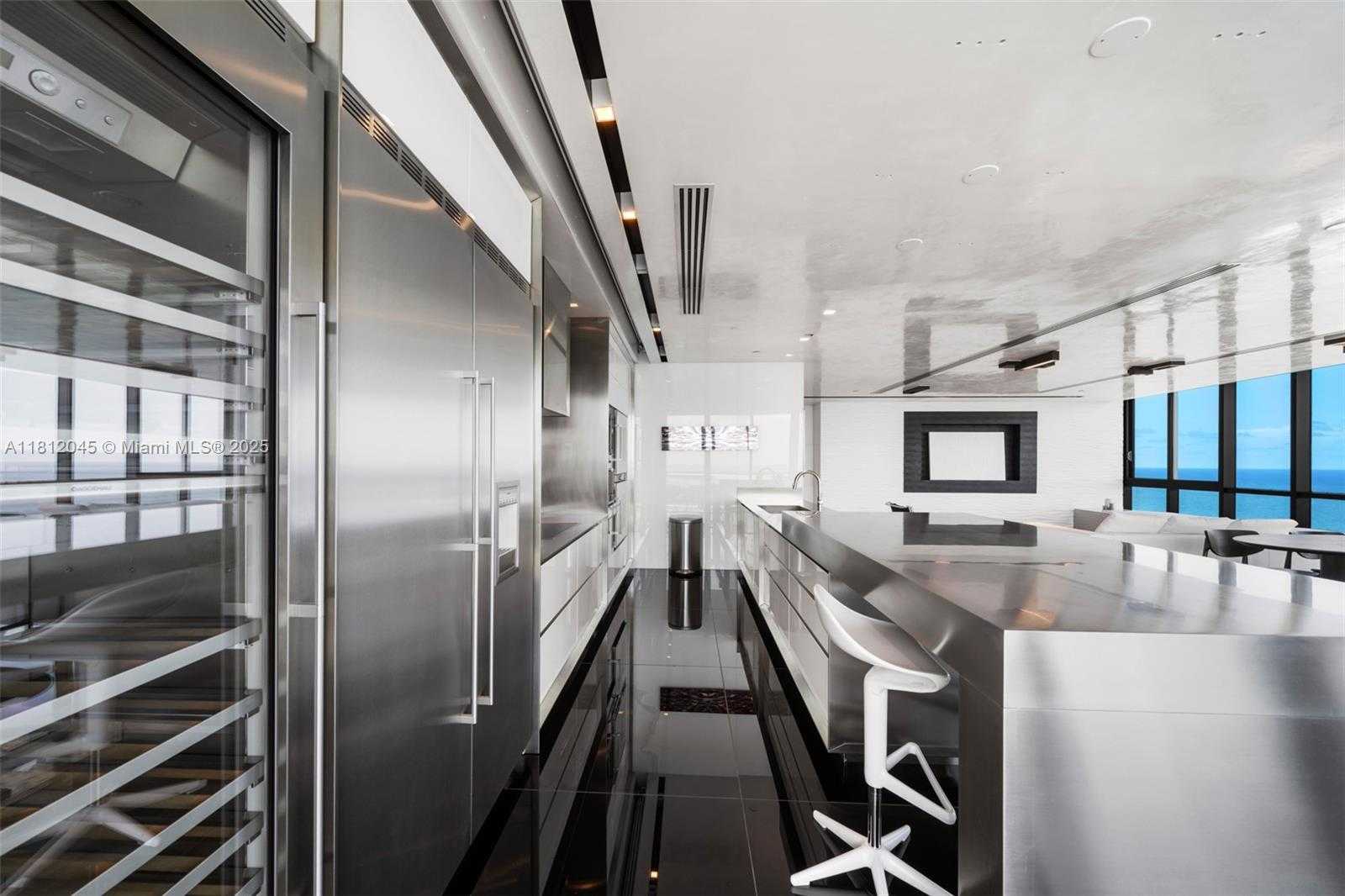 Small Image of 100 SOUTH POINTE DR #3003, Miami Beach Number 9