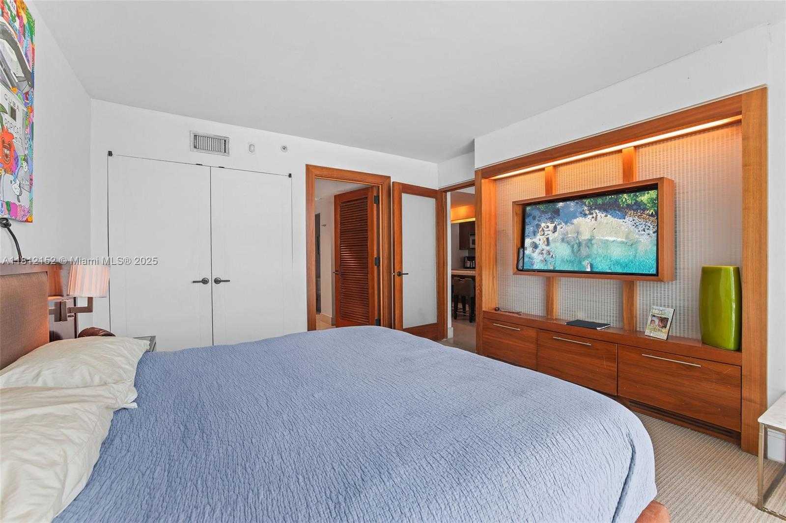 Small Image of 6801 COLLINS AVE #717 Door 703, Miami Beach Number 21