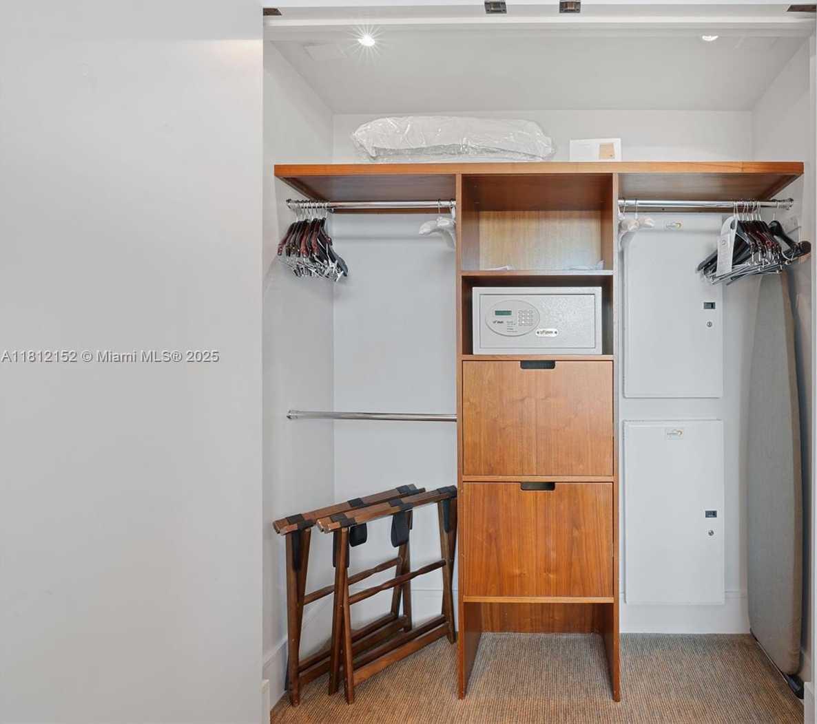 Small Image of 6801 COLLINS AVE #717 Door 703, Miami Beach Number 4