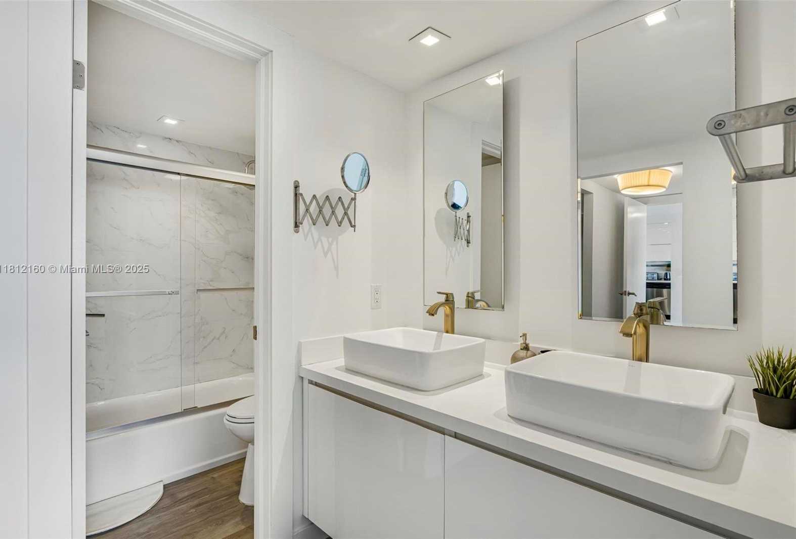 Small Image of 11111 BISCAYNE BLVD #8C, Miami Number 15