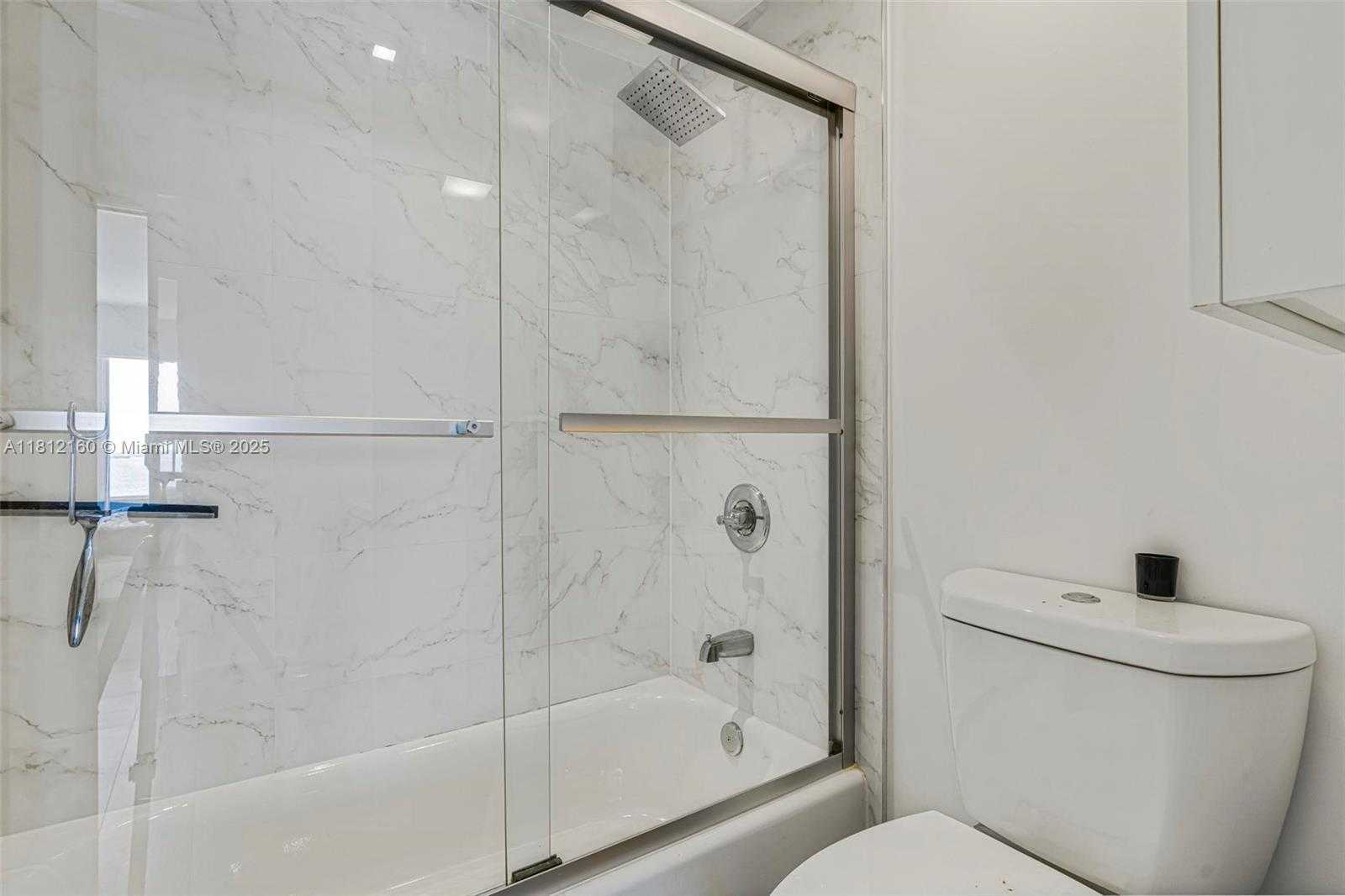 Small Image of 11111 BISCAYNE BLVD #8C, Miami Number 17