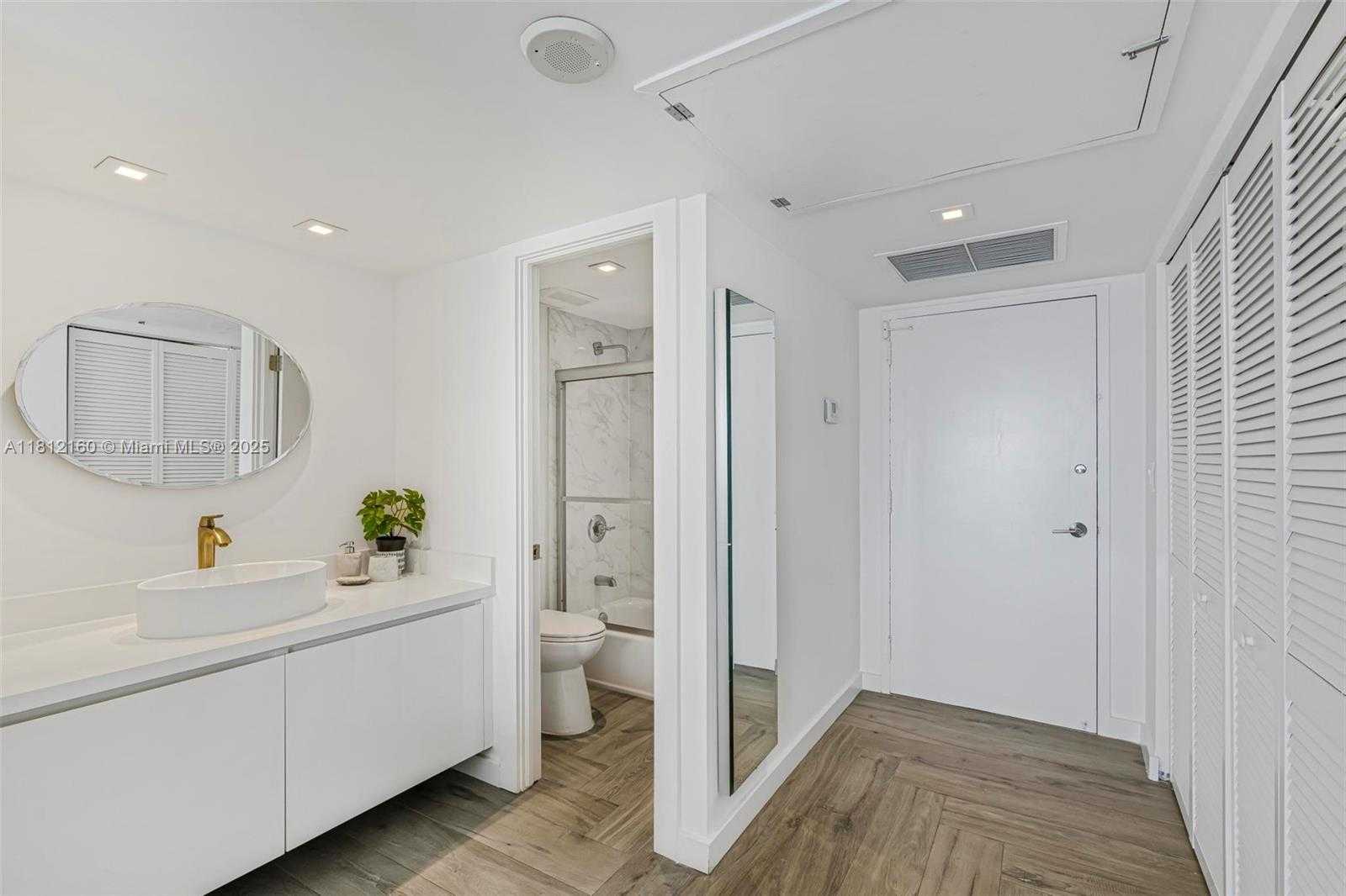 Small Image of 11111 BISCAYNE BLVD #8C, Miami Number 20