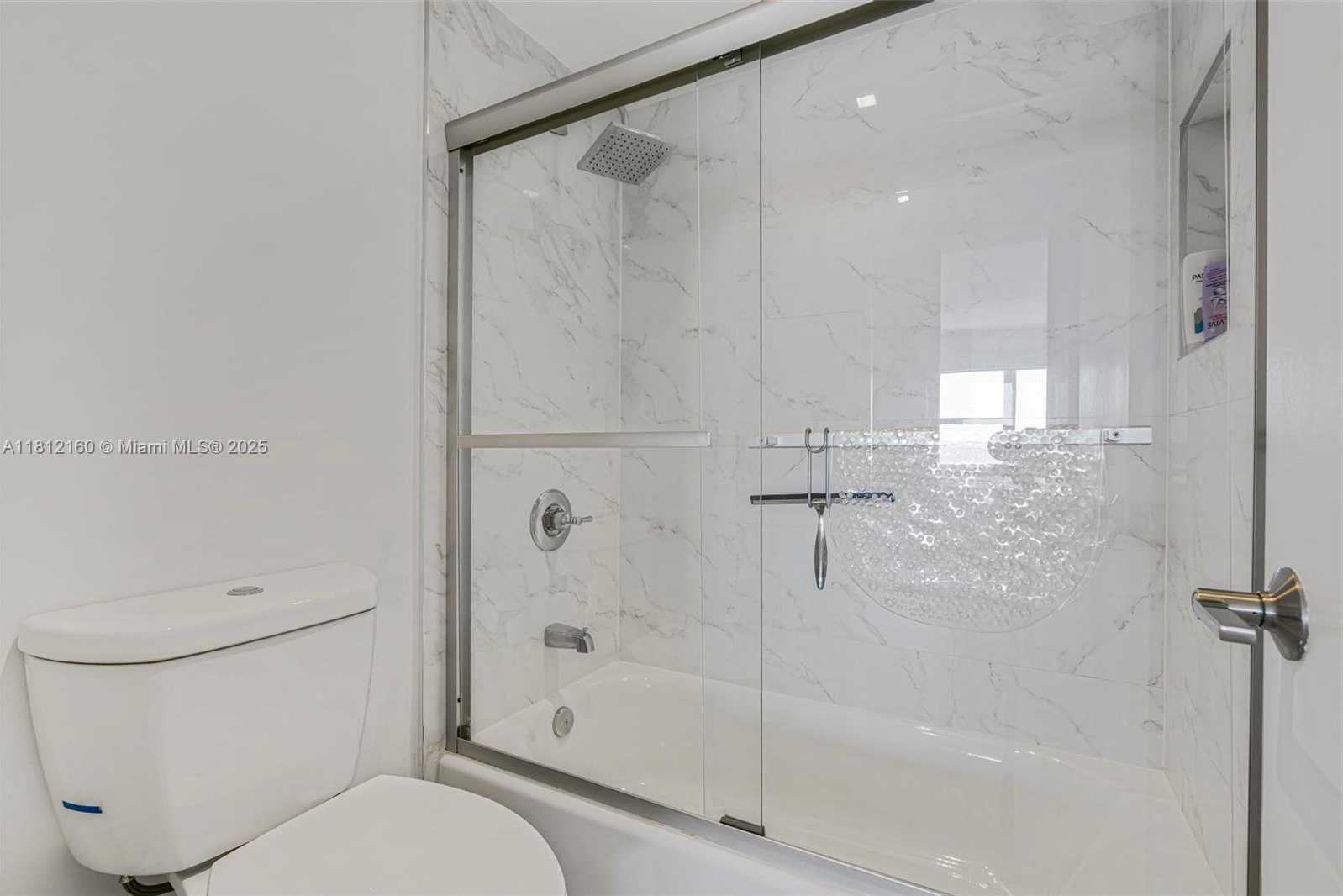 Small Image of 11111 BISCAYNE BLVD #8C, Miami Number 21