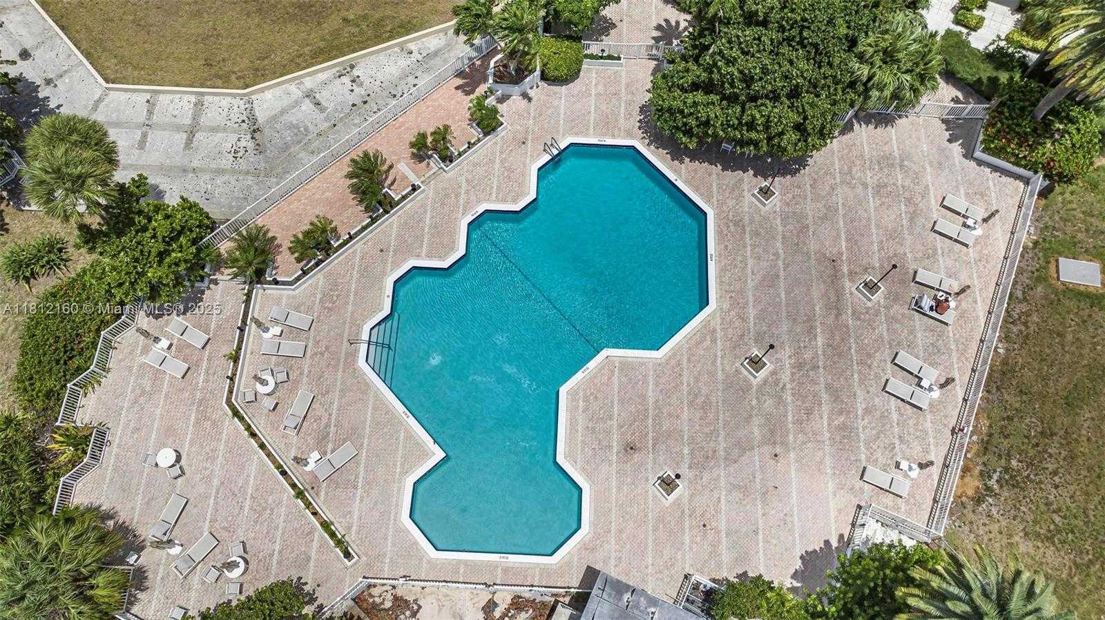 Small Image of 11111 BISCAYNE BLVD #8C, Miami Number 35