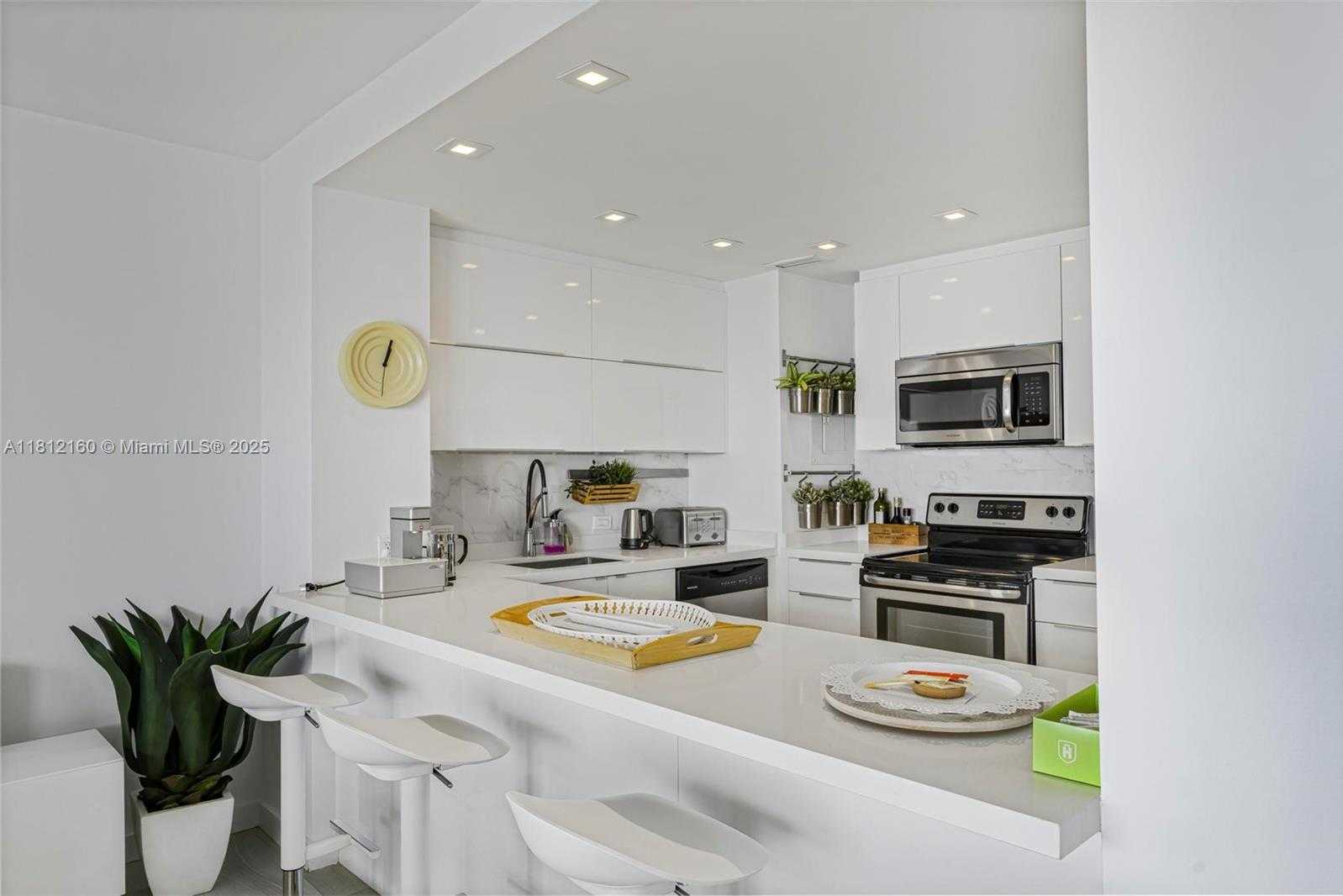 Small Image of 11111 BISCAYNE BLVD #8C, Miami Number 6