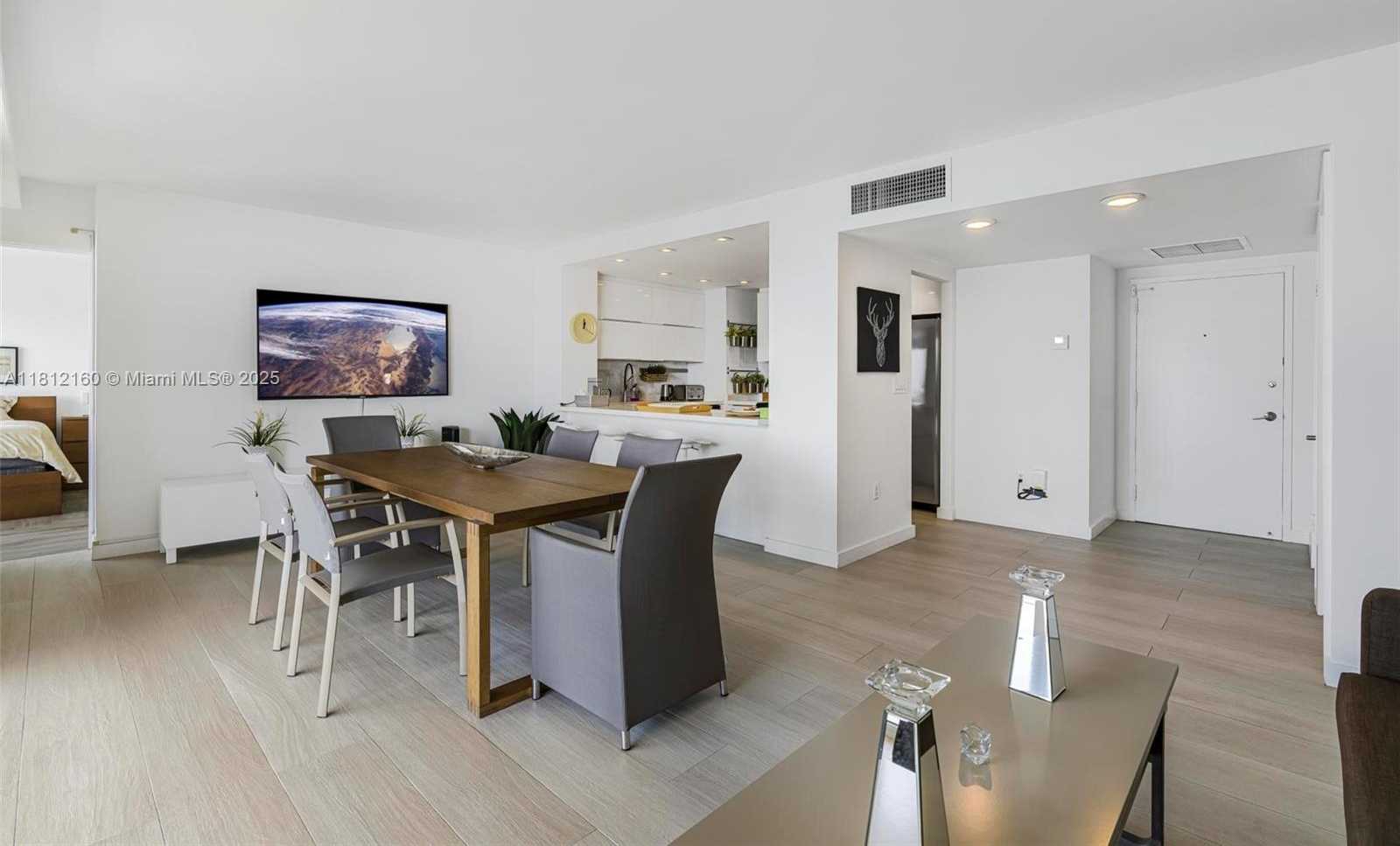 Small Image of 11111 BISCAYNE BLVD #8C, Miami Number 9