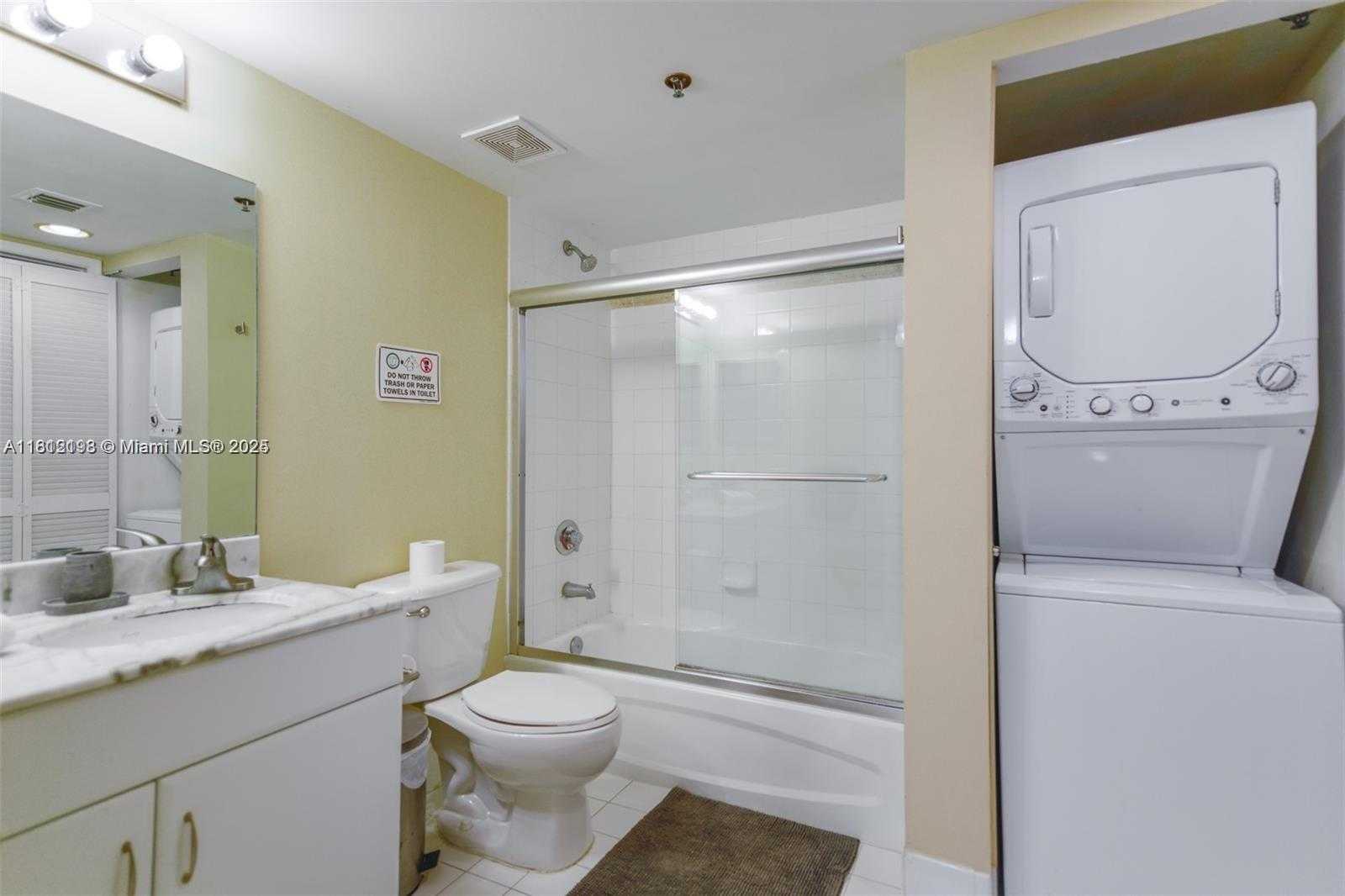 Small Image of 1200 BRICKELL BAY DR #2120, Miami Number 5
