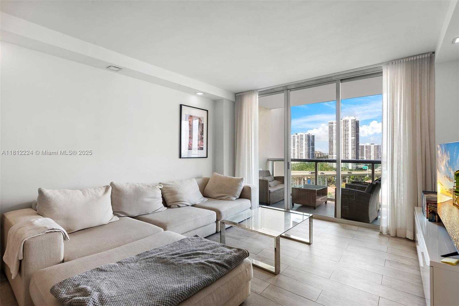 Small Image of 19390 COLLINS AVE #1519, Sunny Isles Beach Number 4