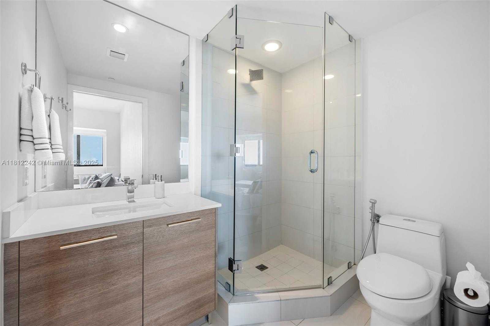 Small Image of 650 NORTH EAST 32ND ST #2502, Miami Number 21