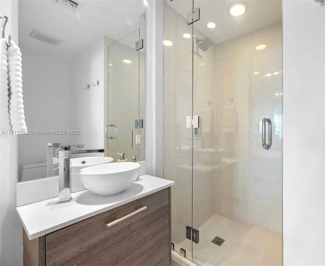 Small Image of 650 NORTH EAST 32ND ST #2502, Miami Number 23