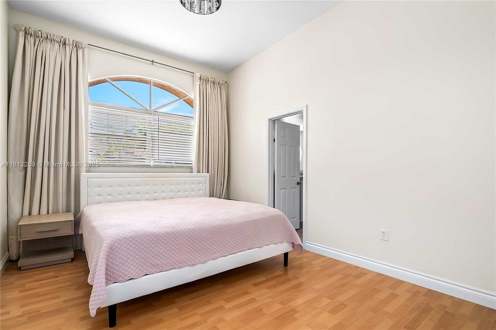 Small Image of 21024 NORTH EAST 34TH CT, Aventura Number 16