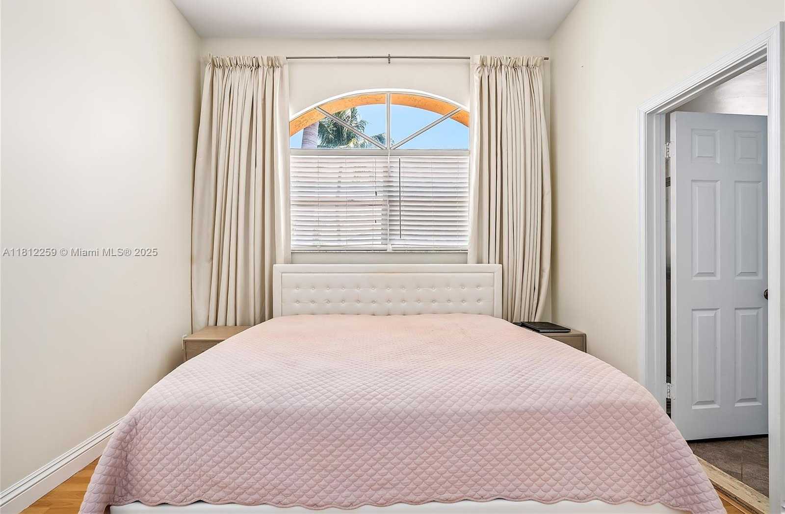 Small Image of 21024 NORTH EAST 34TH CT, Aventura Number 17