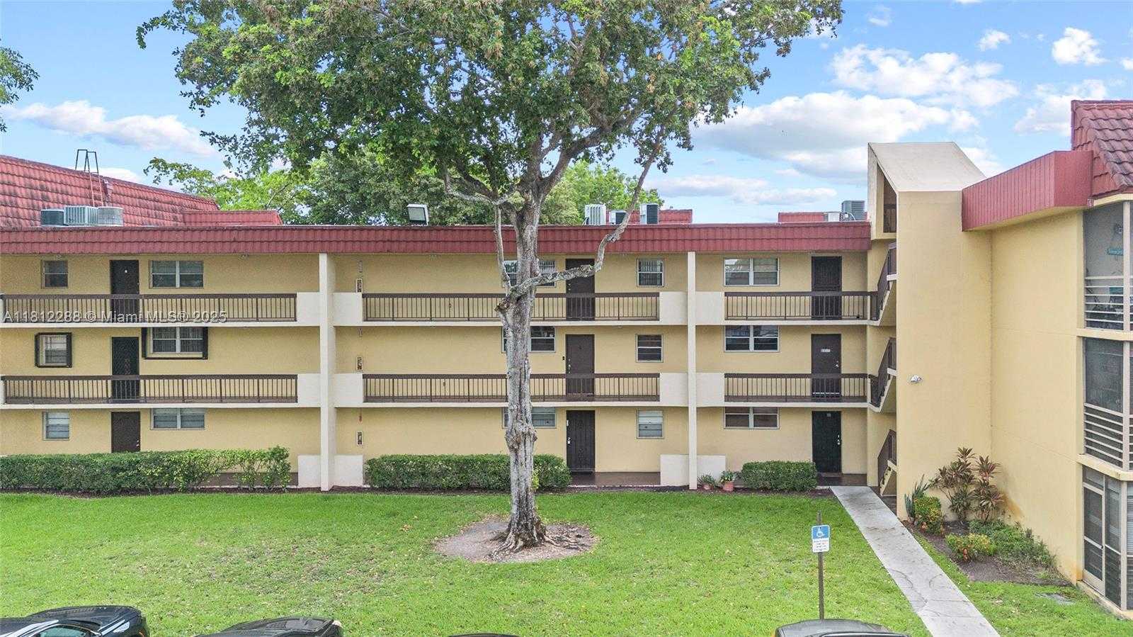 Small Image of 3253 FOXCROFT RD #G312, Miramar Number 11