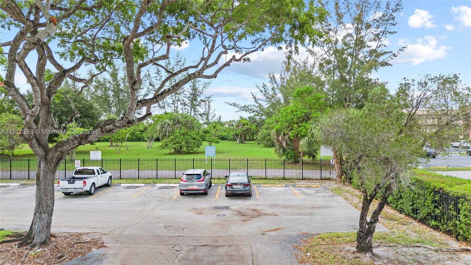 Small Image of 3253 FOXCROFT RD #G312, Miramar Number 12