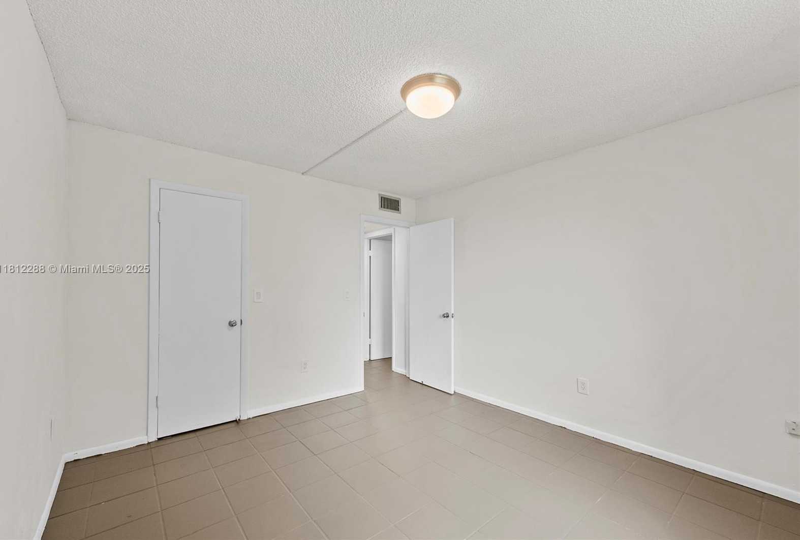 Small Image of 3253 FOXCROFT RD #G312, Miramar Number 13