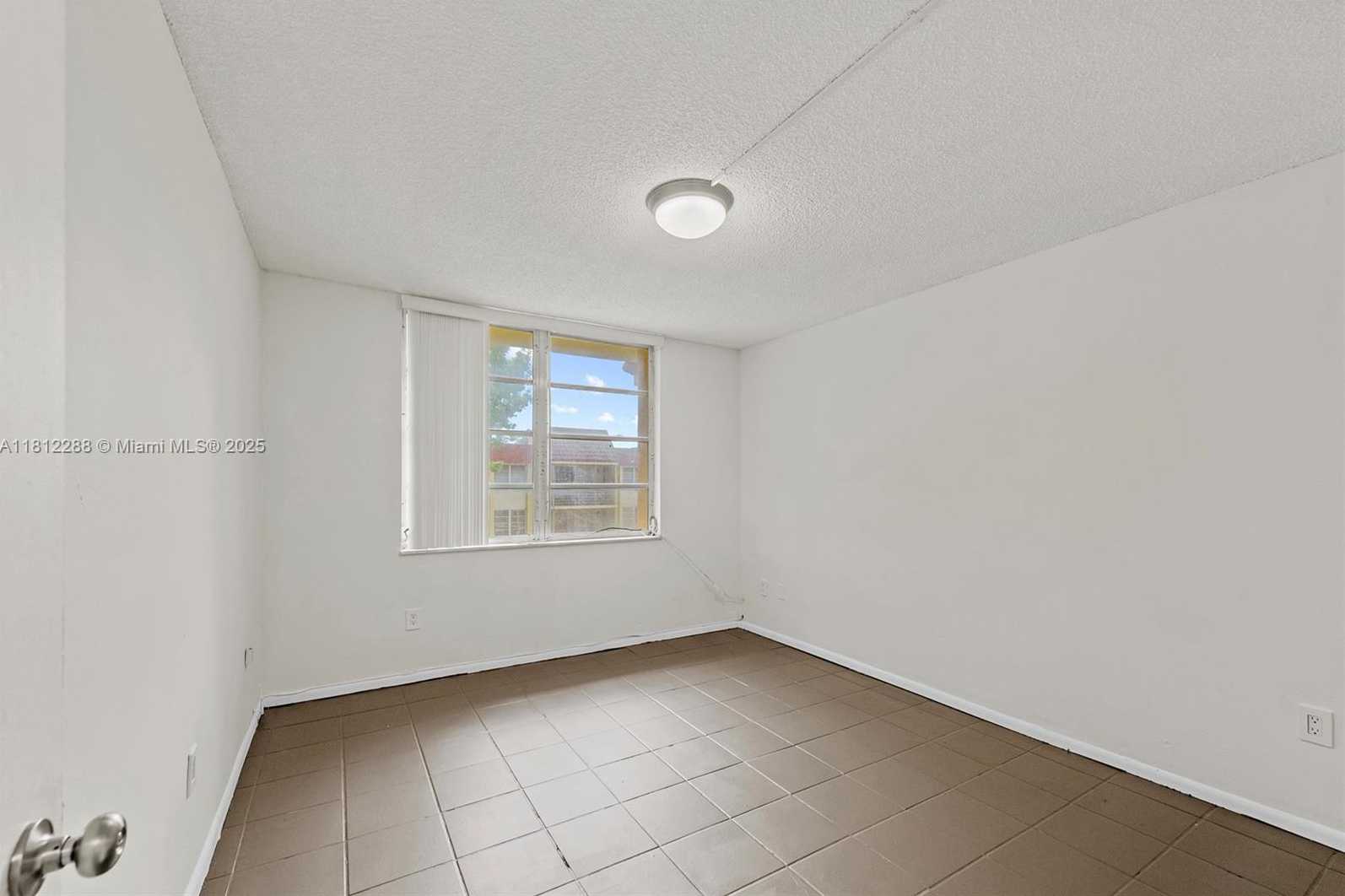 Small Image of 3253 FOXCROFT RD #G312, Miramar Number 14