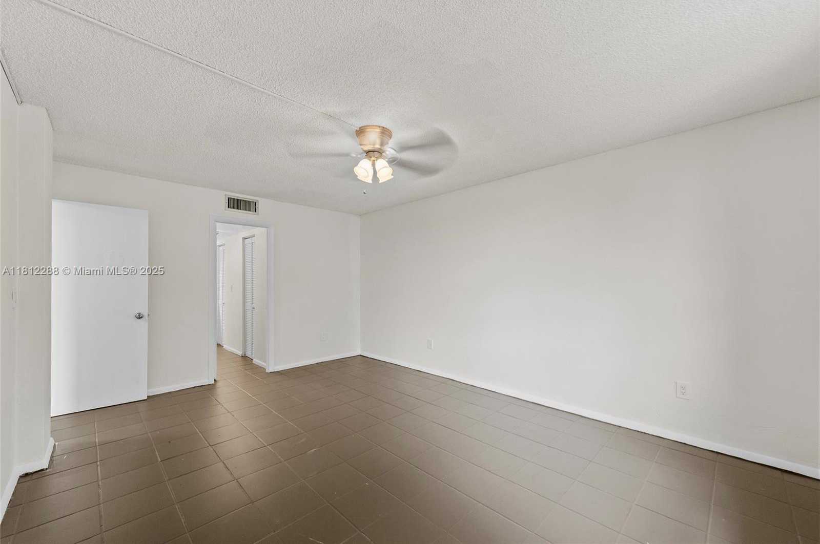 Small Image of 3253 FOXCROFT RD #G312, Miramar Number 18