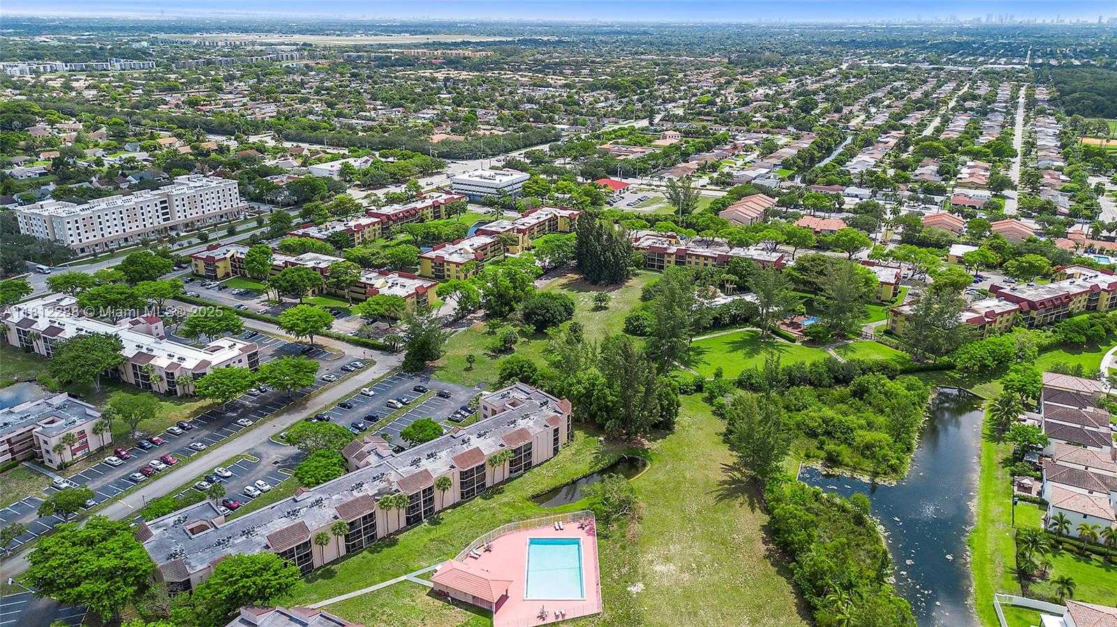 Small Image of 3253 FOXCROFT RD #G312, Miramar Number 4