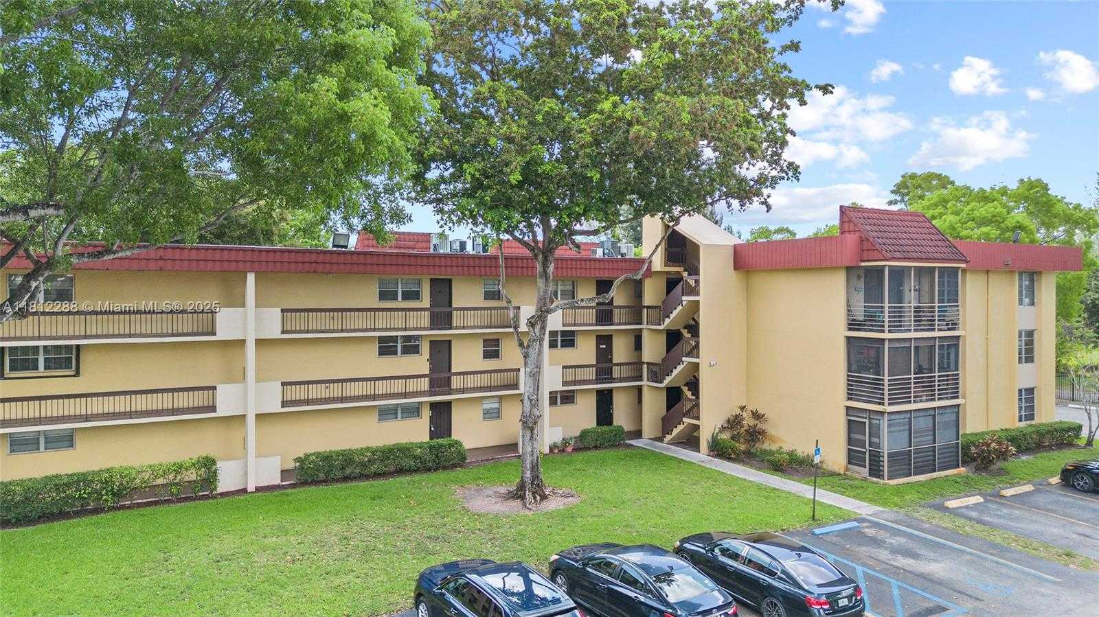 Small Image of 3253 FOXCROFT RD #G312, Miramar Number 9