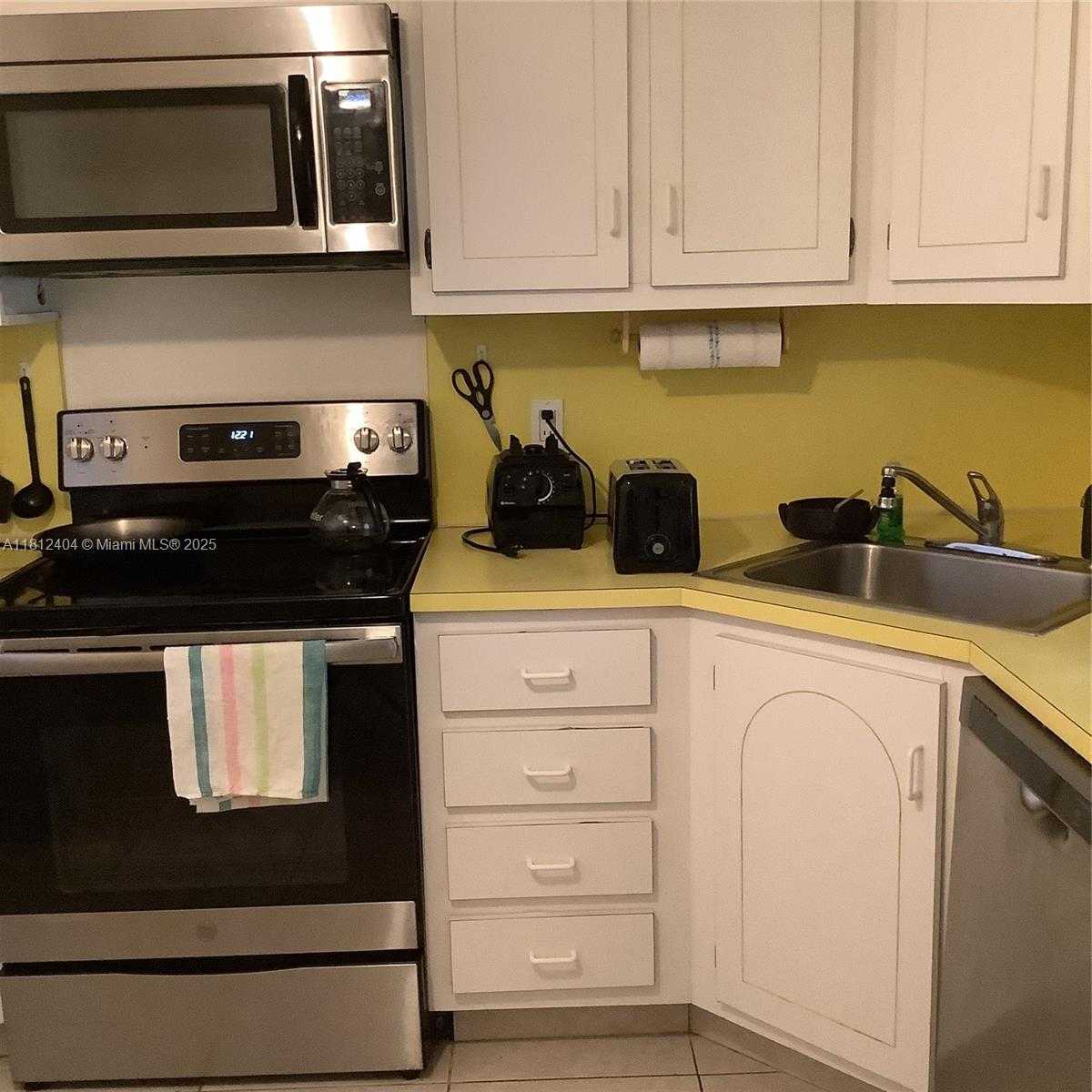Small Image of 1865 SOUTH OCEAN DR #10D, Hallandale Beach Number 5