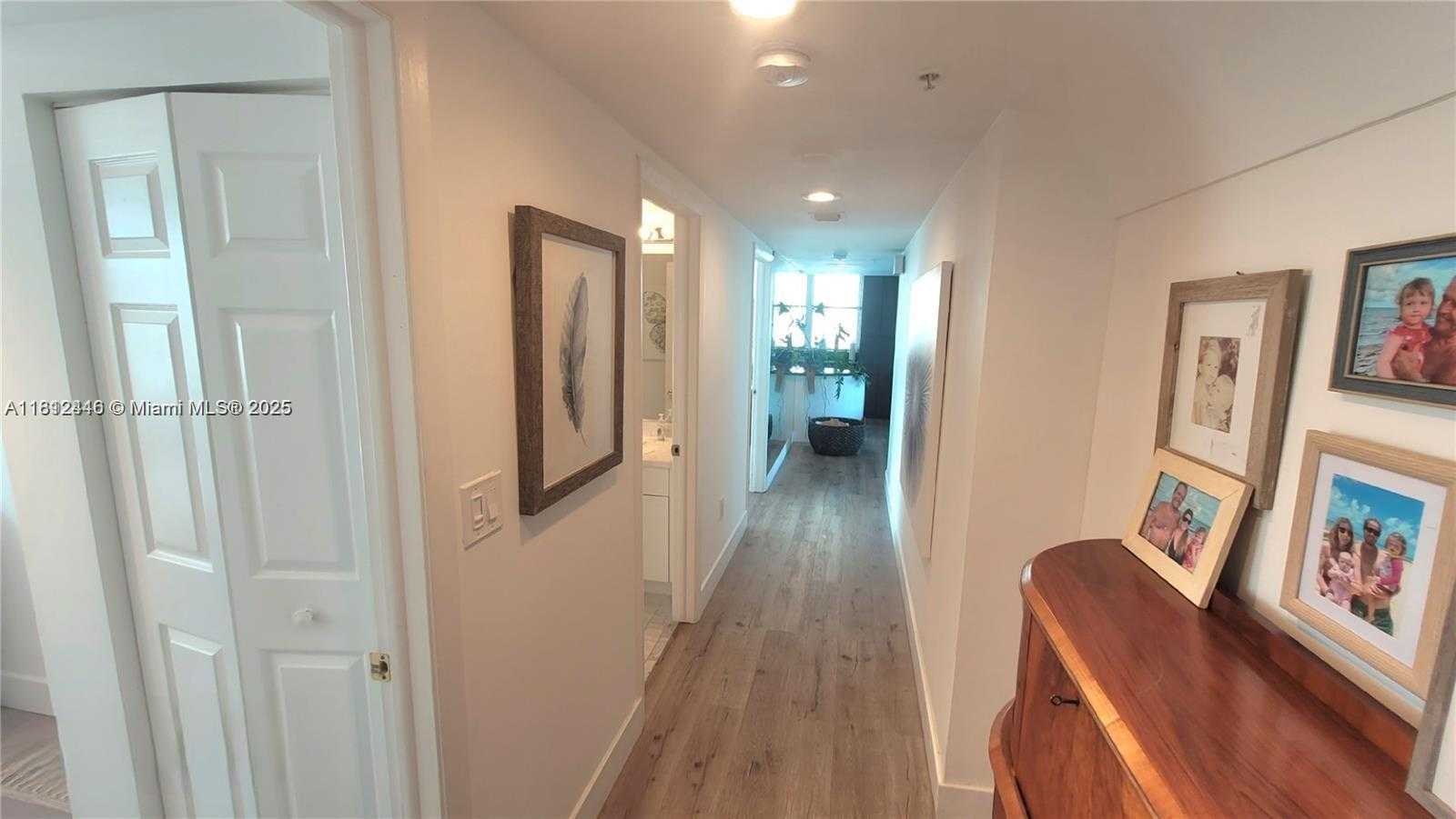 Small Image of 800 CLAUGHTON ISLAND DR #701, Miami Number 3