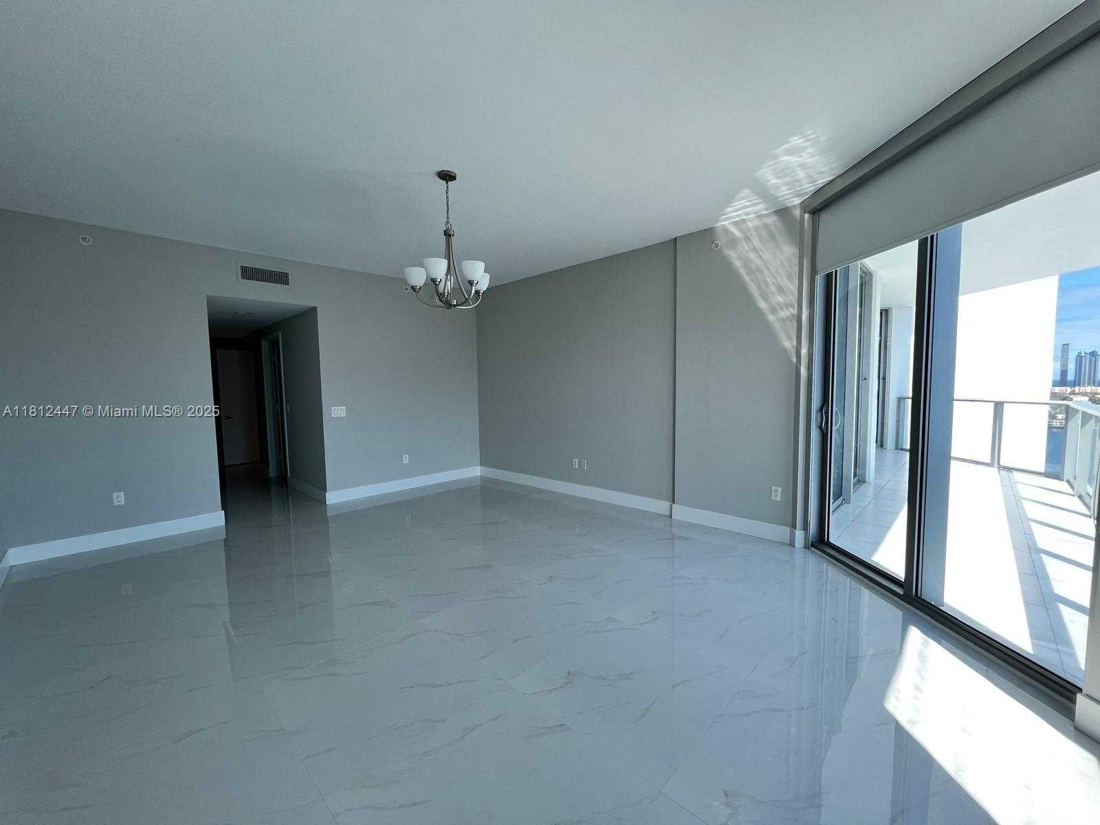 Small Image of 17301 BISCAYNE BLVD #2105, North Miami Beach Number 11