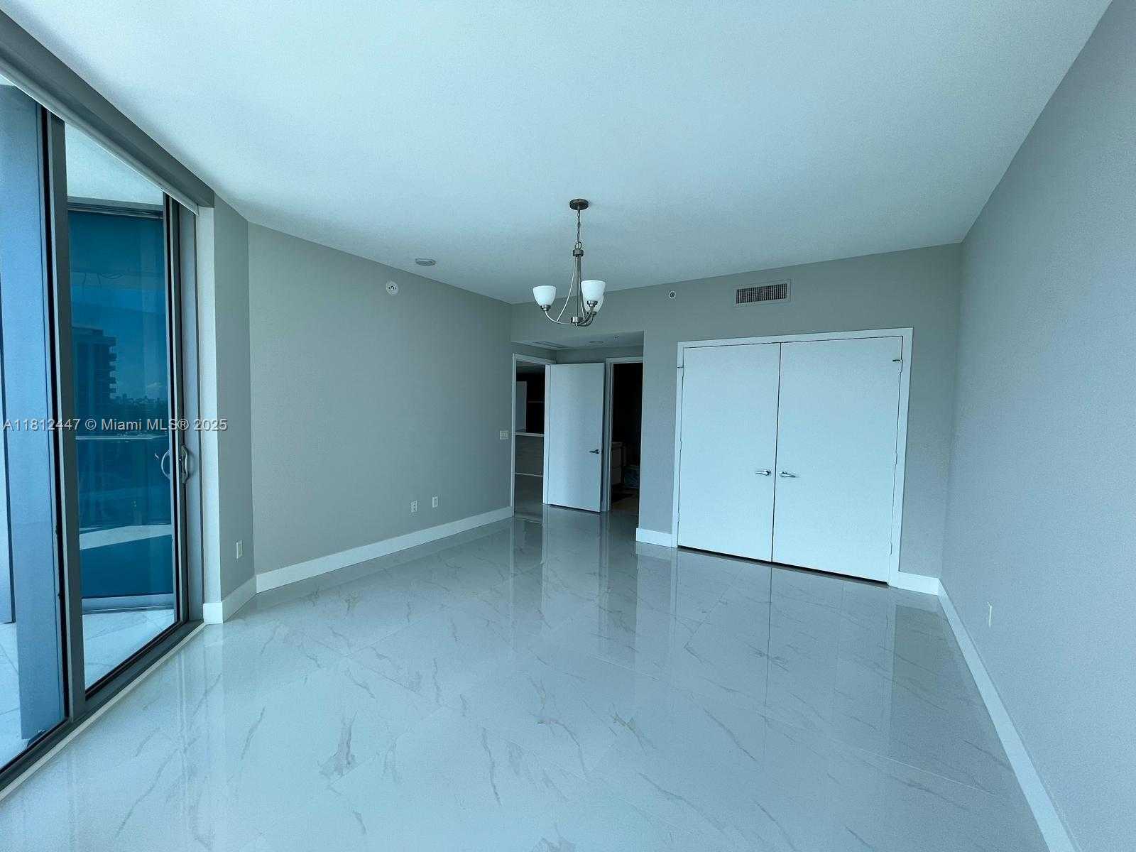 Small Image of 17301 BISCAYNE BLVD #2105, North Miami Beach Number 13