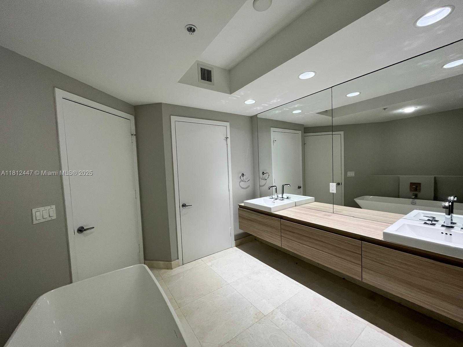 Small Image of 17301 BISCAYNE BLVD #2105, North Miami Beach Number 15