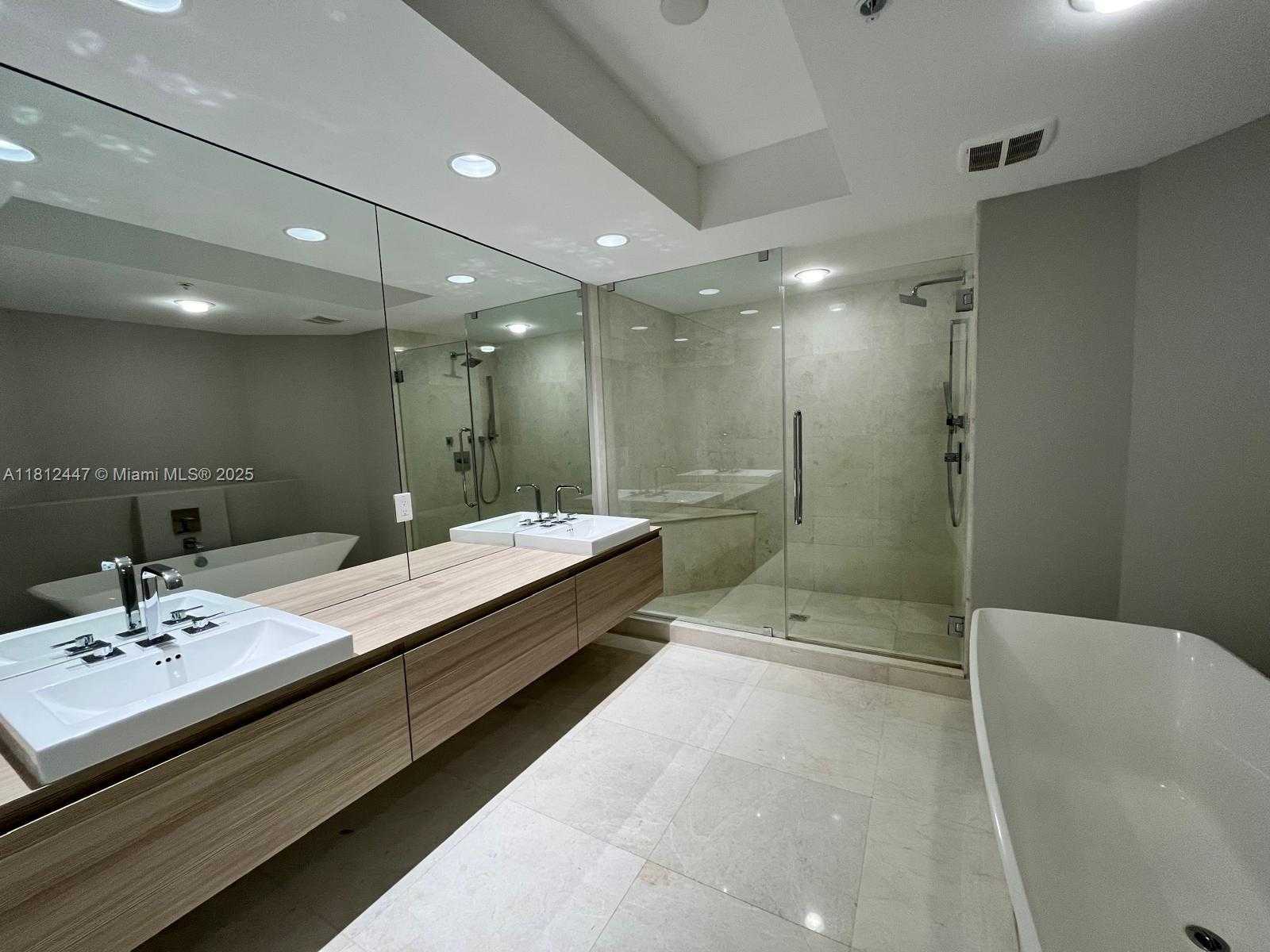 Small Image of 17301 BISCAYNE BLVD #2105, North Miami Beach Number 16