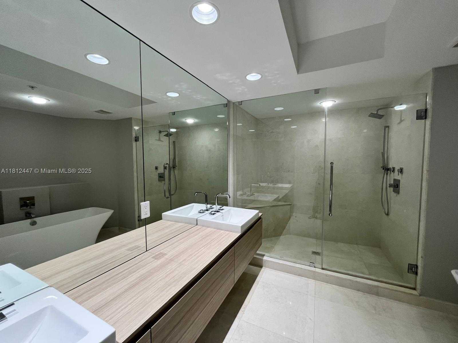 Small Image of 17301 BISCAYNE BLVD #2105, North Miami Beach Number 19