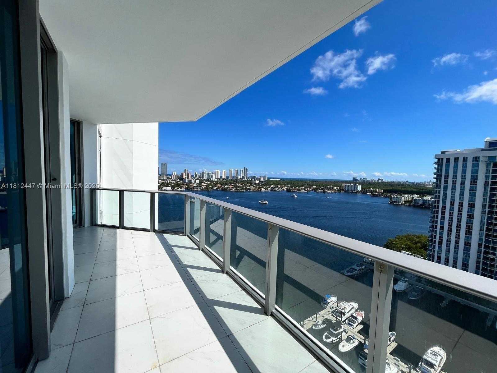 Small Image of 17301 BISCAYNE BLVD #2105, North Miami Beach Number 2