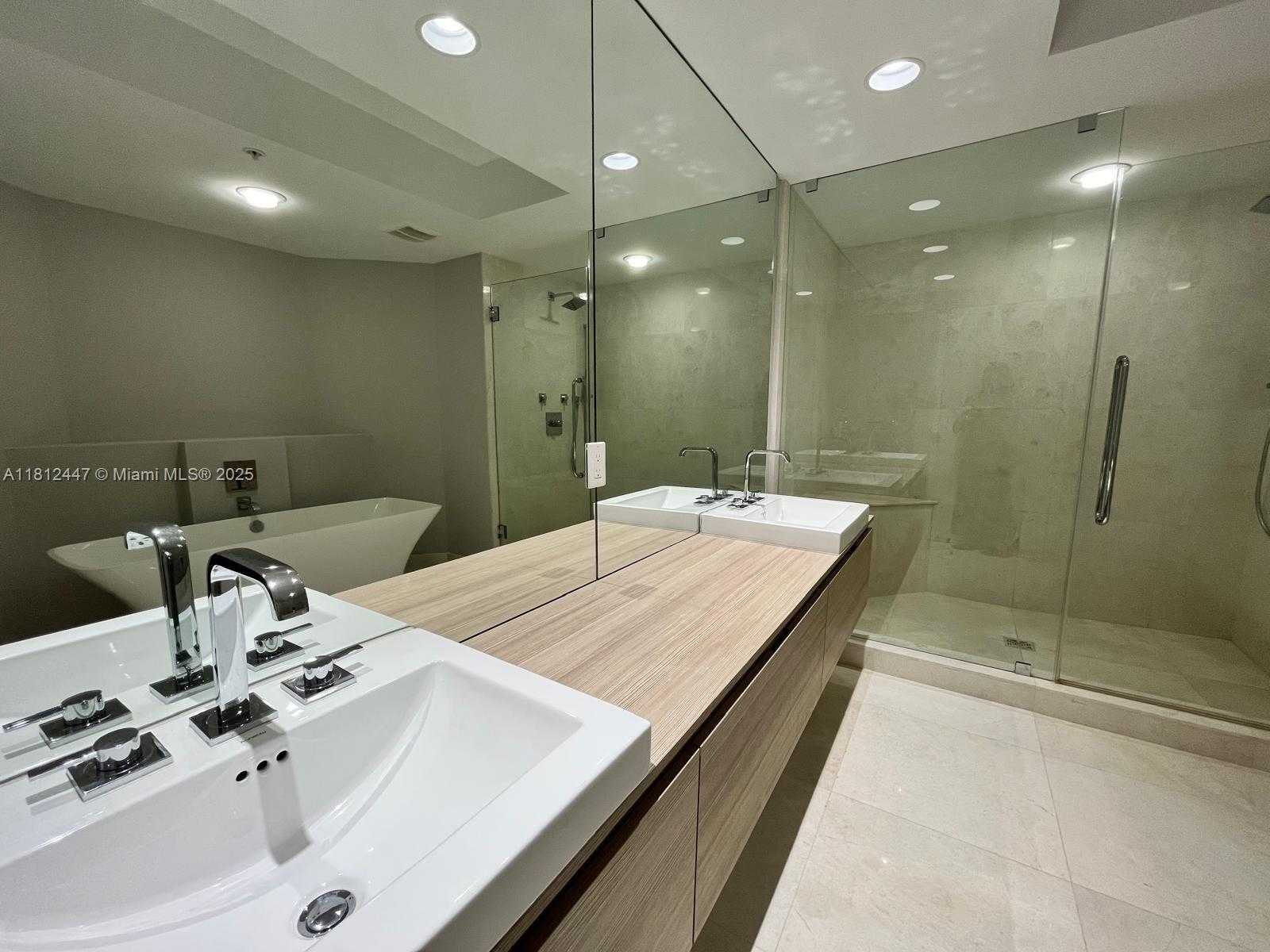 Small Image of 17301 BISCAYNE BLVD #2105, North Miami Beach Number 20