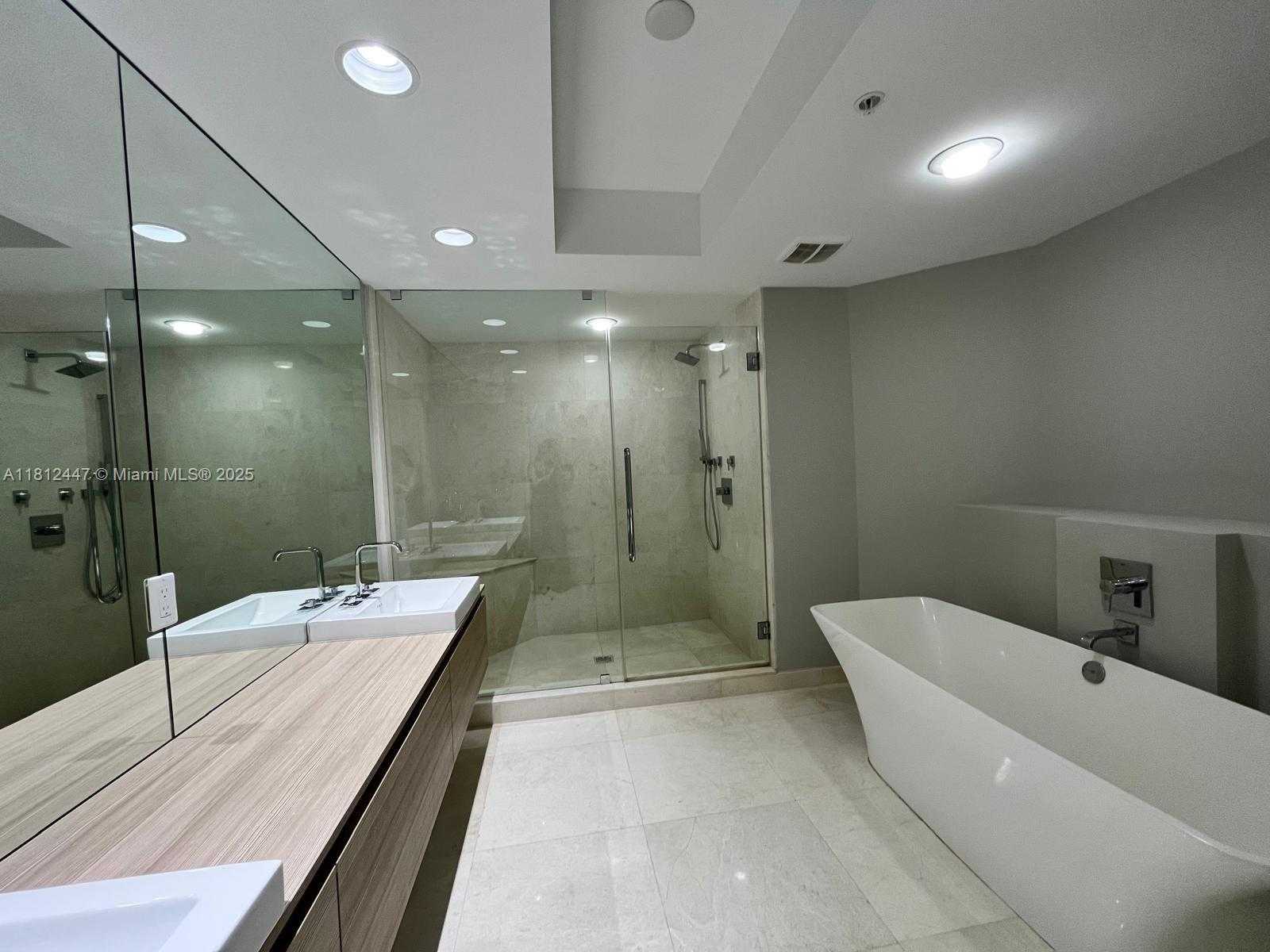 Small Image of 17301 BISCAYNE BLVD #2105, North Miami Beach Number 21