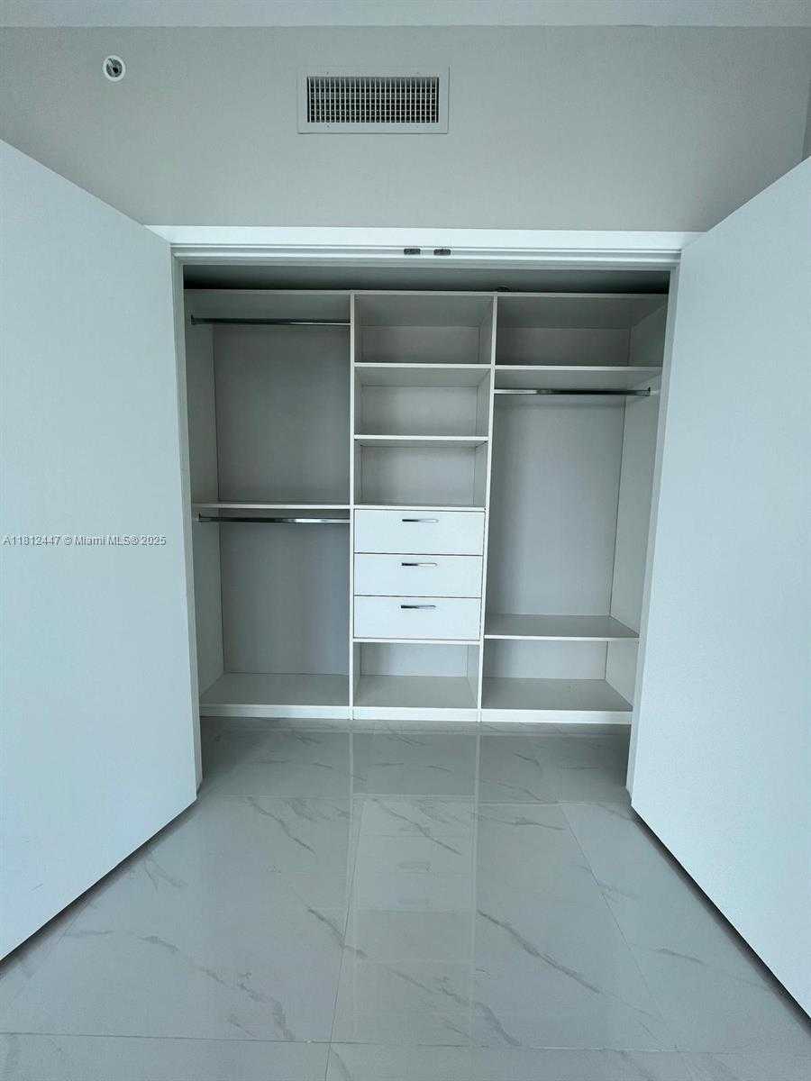 Small Image of 17301 BISCAYNE BLVD #2105, North Miami Beach Number 22