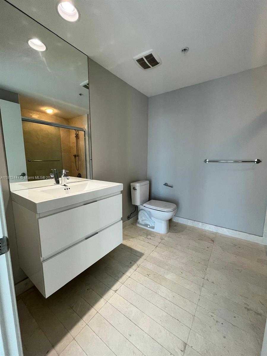 Small Image of 17301 BISCAYNE BLVD #2105, North Miami Beach Number 25
