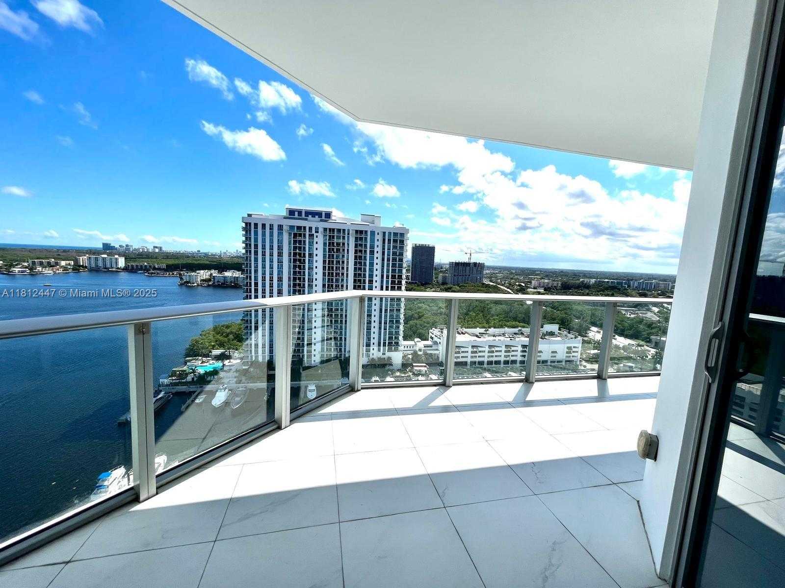 Small Image of 17301 BISCAYNE BLVD #2105, North Miami Beach Number 3