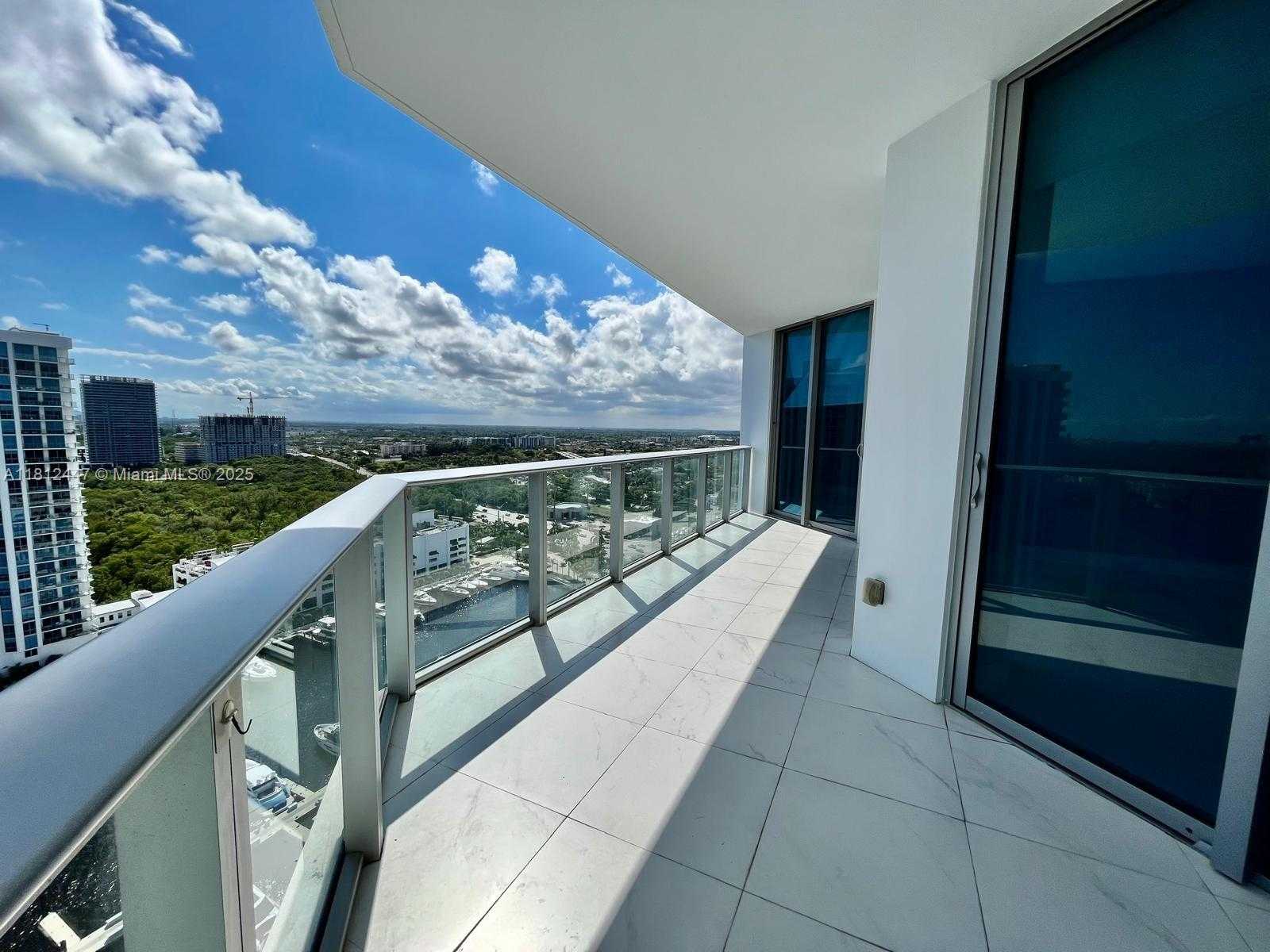 Small Image of 17301 BISCAYNE BLVD #2105, North Miami Beach Number 4