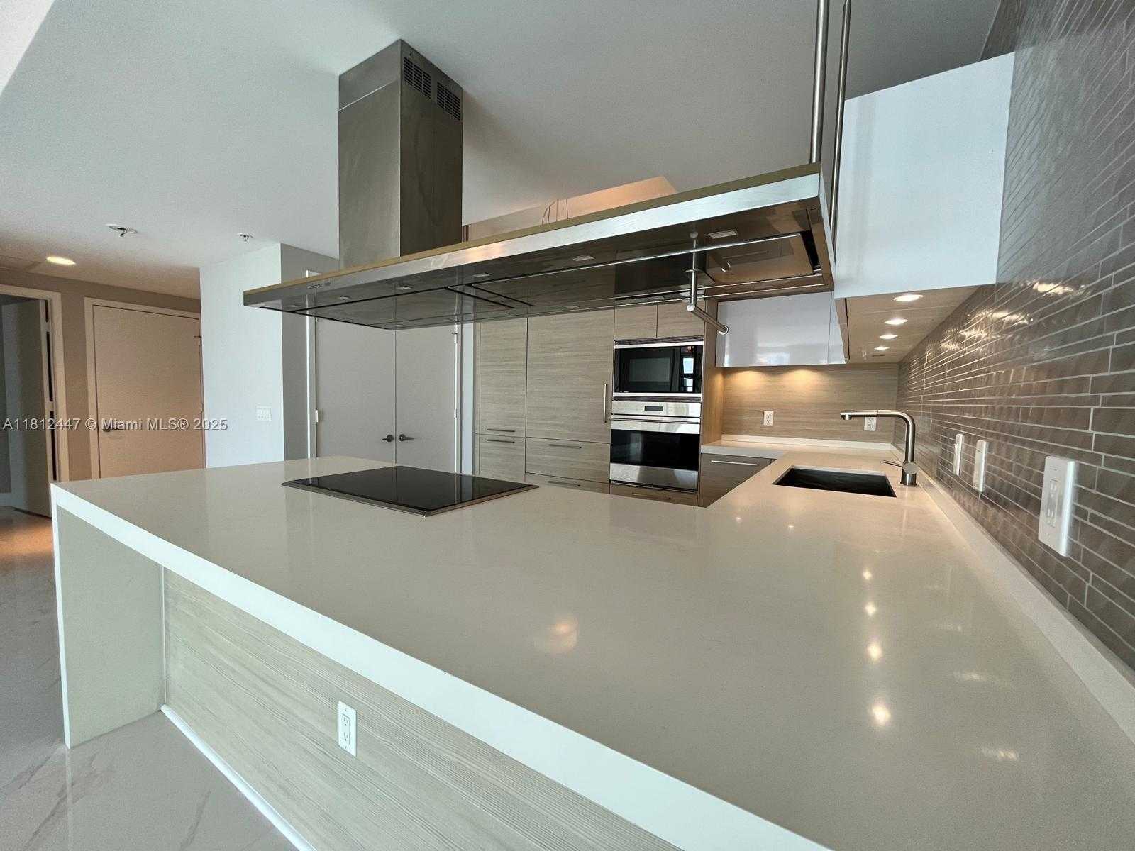 Small Image of 17301 BISCAYNE BLVD #2105, North Miami Beach Number 6