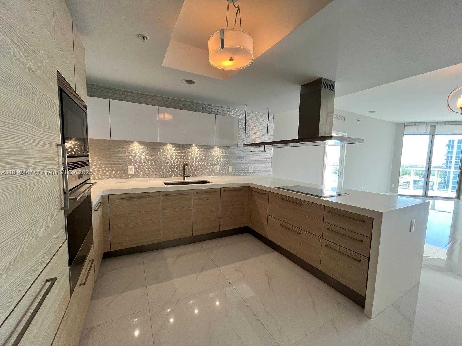 Small Image of 17301 BISCAYNE BLVD #2105, North Miami Beach Number 8
