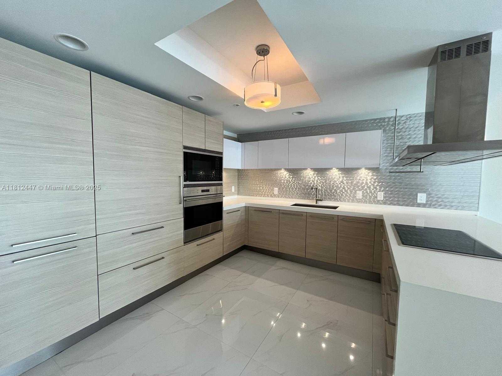 Small Image of 17301 BISCAYNE BLVD #2105, North Miami Beach Number 9