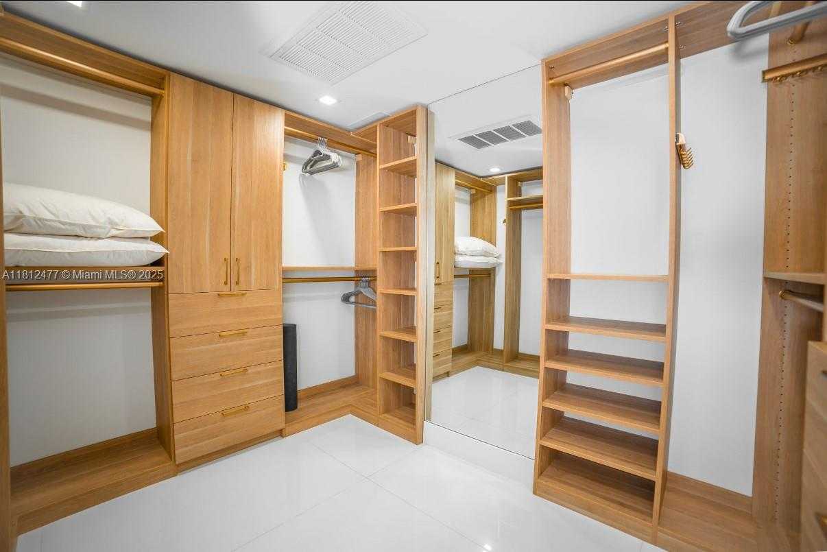 Small Image of 5600 COLLINS AVE #14K, Miami Beach Number 12