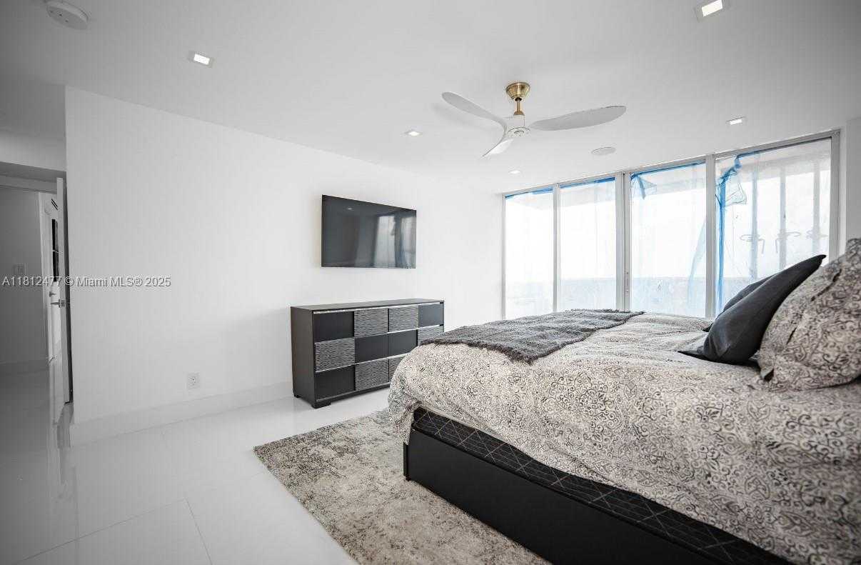 Small Image of 5600 COLLINS AVE #14K, Miami Beach Number 18