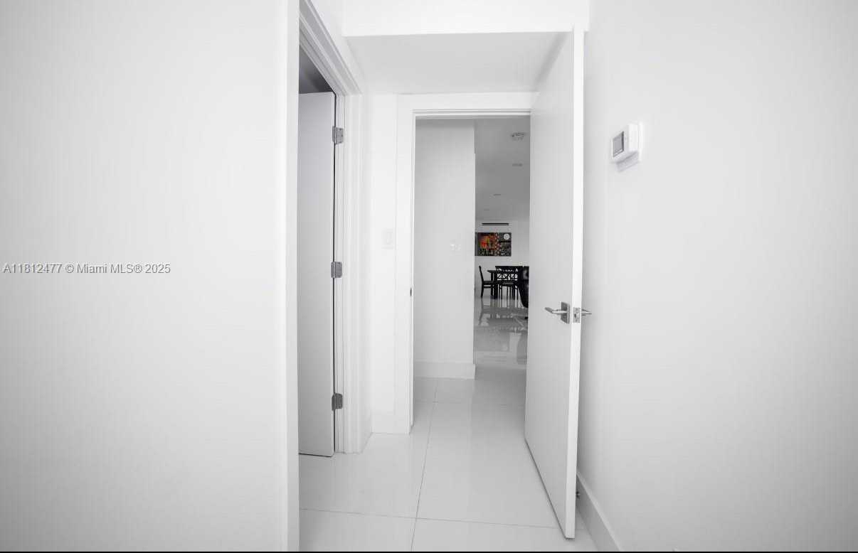 Small Image of 5600 COLLINS AVE #14K, Miami Beach Number 19