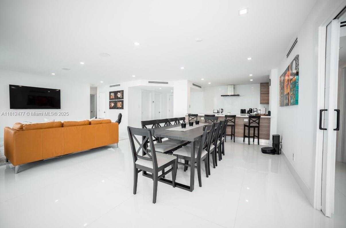 Small Image of 5600 COLLINS AVE #14K, Miami Beach Number 2