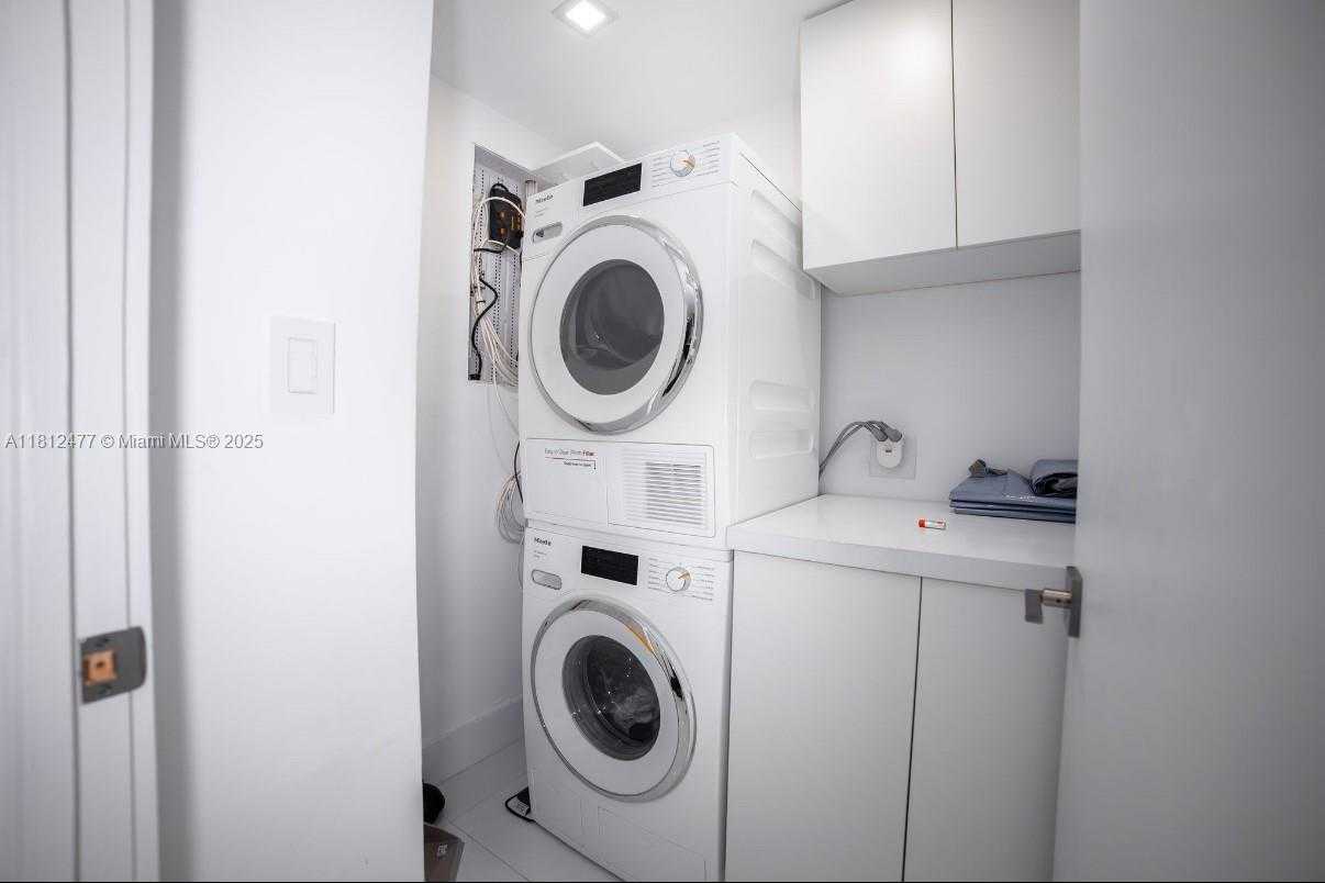 Small Image of 5600 COLLINS AVE #14K, Miami Beach Number 23