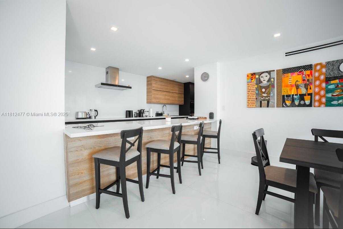 Small Image of 5600 COLLINS AVE #14K, Miami Beach Number 3