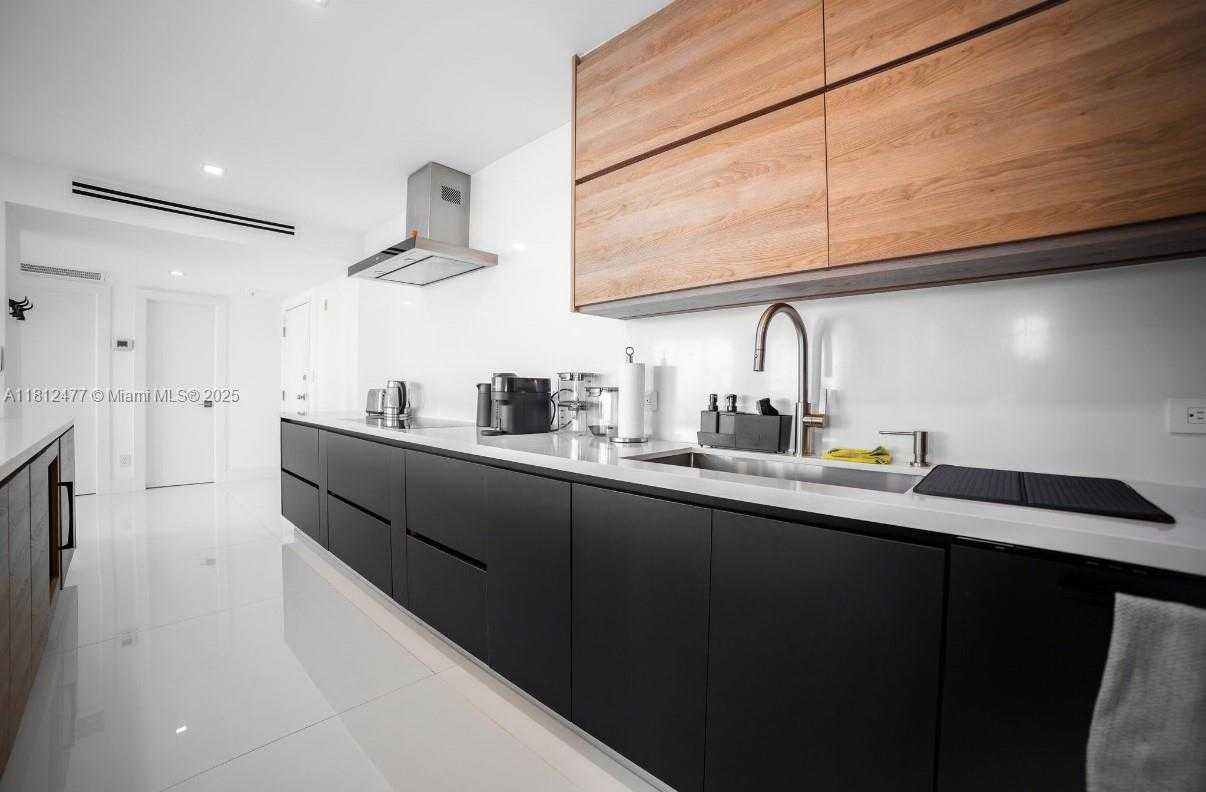 Small Image of 5600 COLLINS AVE #14K, Miami Beach Number 5