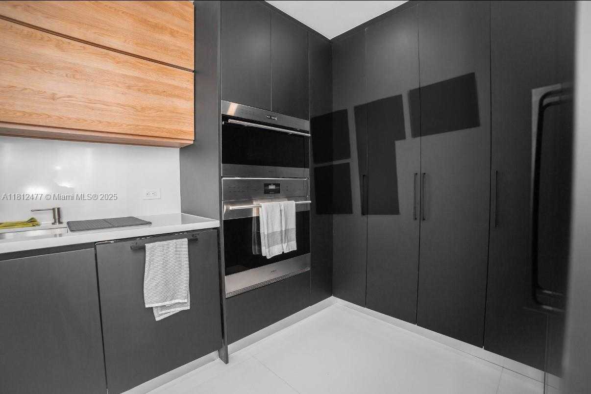 Small Image of 5600 COLLINS AVE #14K, Miami Beach Number 6