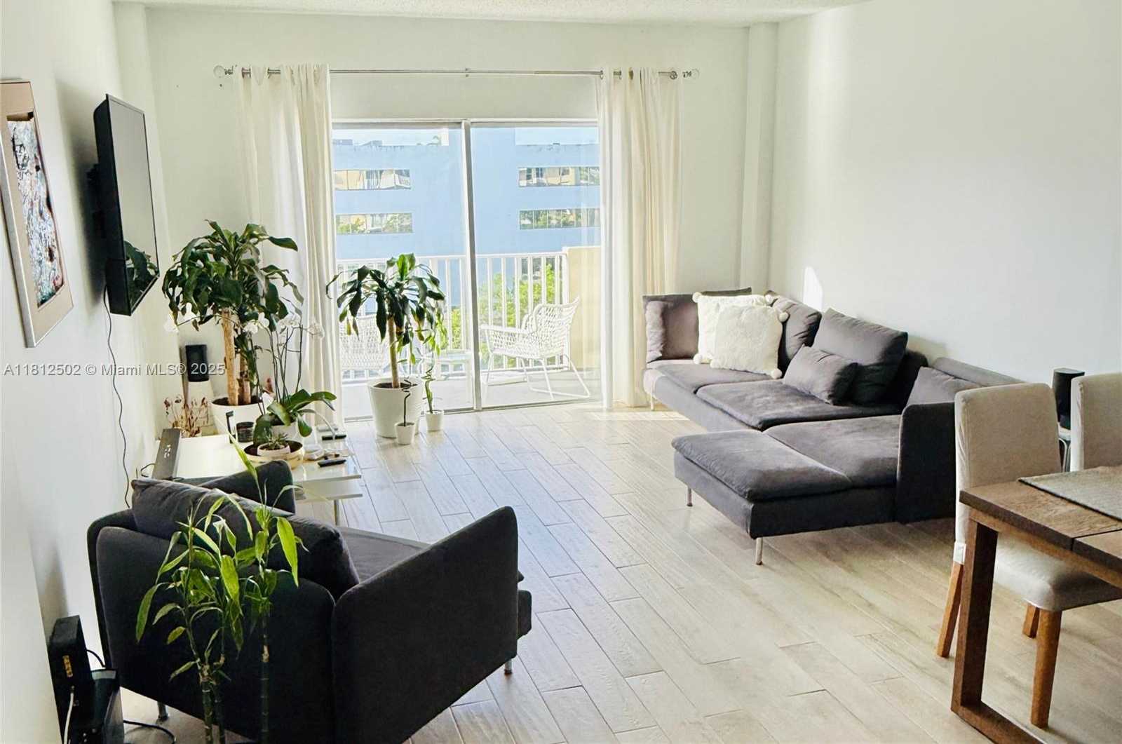 Small Image of 1455 NORTH TREASURE DR #6C, North Bay Village Number 2