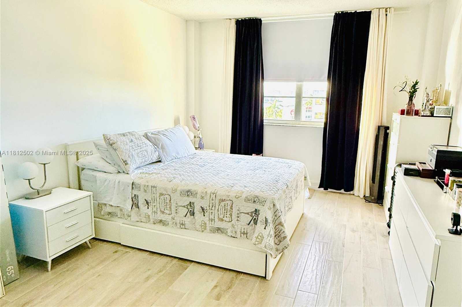 Small Image of 1455 NORTH TREASURE DR #6C, North Bay Village Number 3